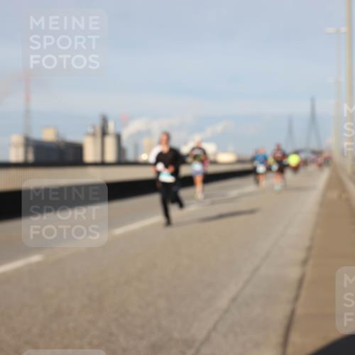 03.10.2025 - Köhlbrandbrückenlauf Lena Gebhardt http://msf.ph/oto/9132239 03.10.2025 09:50:22 Position 2  meine-sportfotos.de