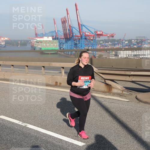 03.10.2025 - Köhlbrandbrückenlauf Yannick Fuchs http://msf.ph/oto/9132255 03.10.2025 09:04:11 Position 2  meine-sportfotos.de