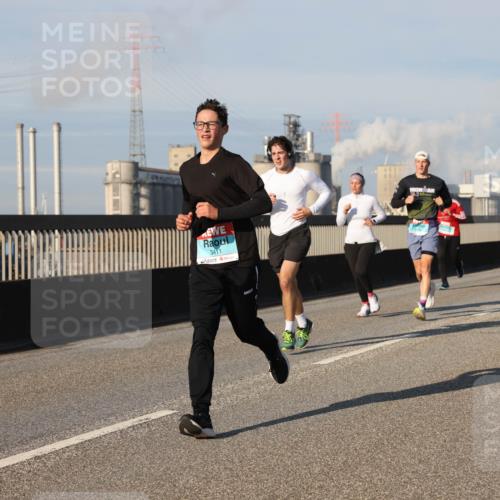 03.10.2025 - Köhlbrandbrückenlauf Lena Gebhardt http://msf.ph/oto/9132292 03.10.2025 09:50:23 Position 2 3411 meine-sportfotos.de