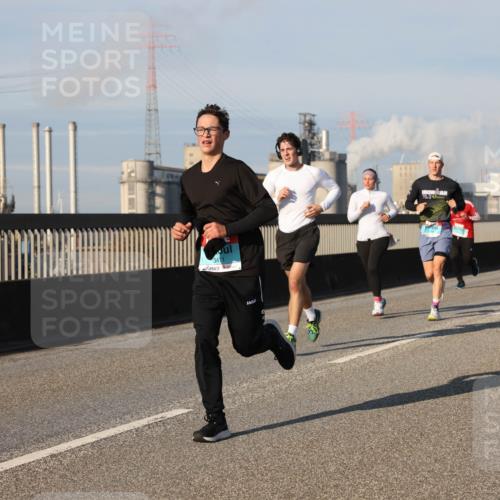 03.10.2025 - Köhlbrandbrückenlauf Lena Gebhardt http://msf.ph/oto/9132298 03.10.2025 09:50:23 Position 2 10, 3 meine-sportfotos.de