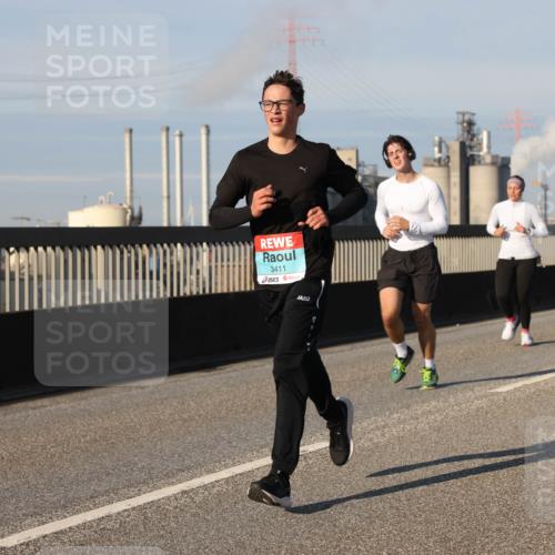 03.10.2025 - Köhlbrandbrückenlauf Lena Gebhardt http://msf.ph/oto/9132307 03.10.2025 09:50:24 Position 2 3411 meine-sportfotos.de