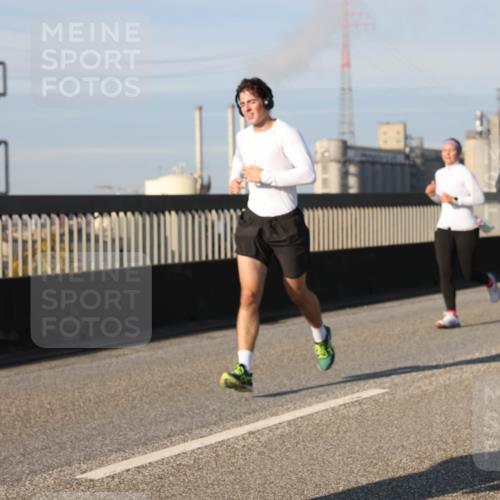 03.10.2025 - Köhlbrandbrückenlauf Lena Gebhardt http://msf.ph/oto/9132344 03.10.2025 09:50:25 Position 2  meine-sportfotos.de