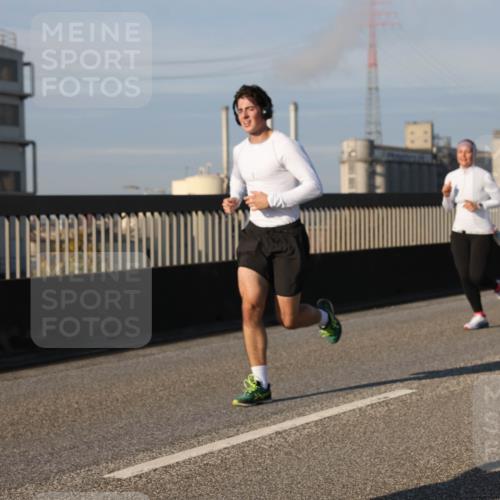 03.10.2025 - Köhlbrandbrückenlauf Lena Gebhardt http://msf.ph/oto/9132351 03.10.2025 09:50:25 Position 2  meine-sportfotos.de
