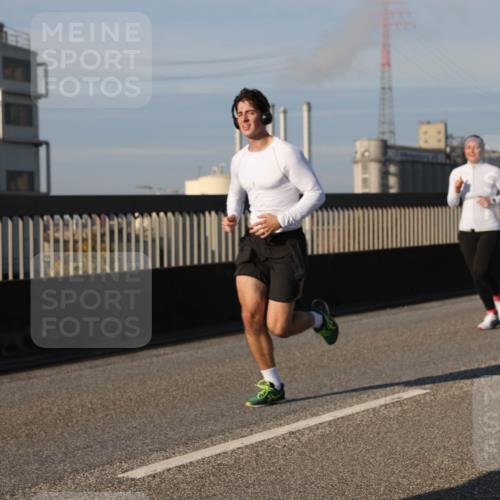 03.10.2025 - Köhlbrandbrückenlauf Lena Gebhardt http://msf.ph/oto/9132356 03.10.2025 09:50:25 Position 2  meine-sportfotos.de