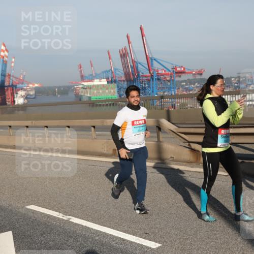 03.10.2025 - Köhlbrandbrückenlauf Yannick Fuchs http://msf.ph/oto/9132366 03.10.2025 09:04:23 Position 2 3347 meine-sportfotos.de