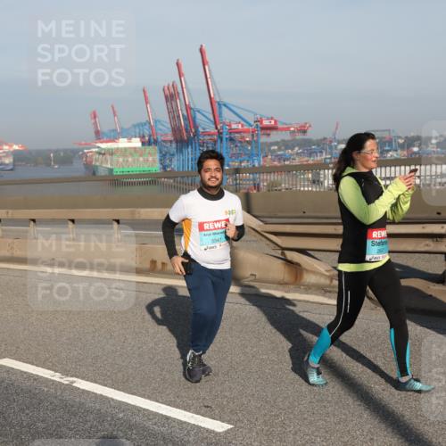 03.10.2025 - Köhlbrandbrückenlauf Yannick Fuchs http://msf.ph/oto/9132371 03.10.2025 09:04:23 Position 2 3347, 2547, 118 meine-sportfotos.de