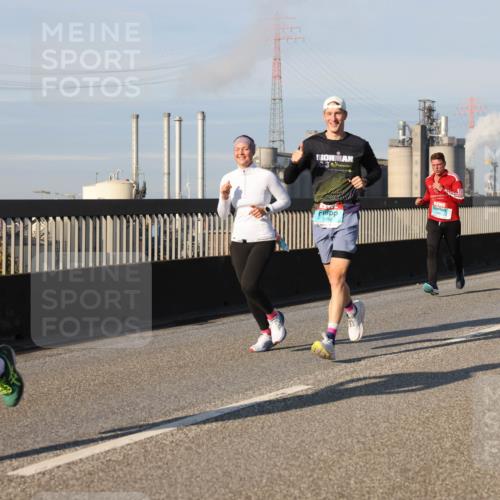 03.10.2025 - Köhlbrandbrückenlauf Lena Gebhardt http://msf.ph/oto/9132376 03.10.2025 09:50:25 Position 2 70, 3, 1486 meine-sportfotos.de