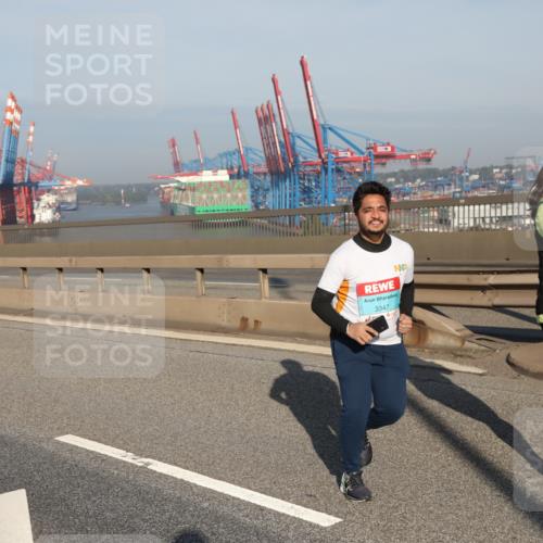 03.10.2025 - Köhlbrandbrückenlauf Yannick Fuchs http://msf.ph/oto/9132377 03.10.2025 09:04:23 Position 2 3347 meine-sportfotos.de