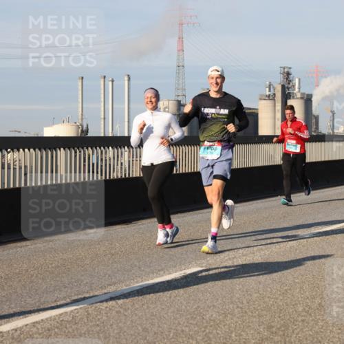 03.10.2025 - Köhlbrandbrückenlauf Lena Gebhardt http://msf.ph/oto/9132379 03.10.2025 09:50:25 Position 2 70, 3 meine-sportfotos.de
