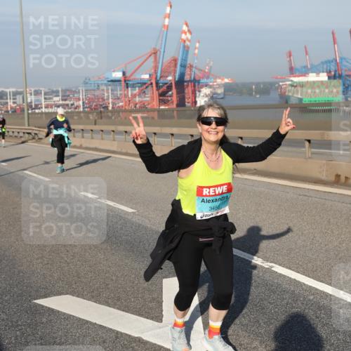03.10.2025 - Köhlbrandbrückenlauf Yannick Fuchs http://msf.ph/oto/9132406 03.10.2025 09:04:26 Position 2 3456 meine-sportfotos.de