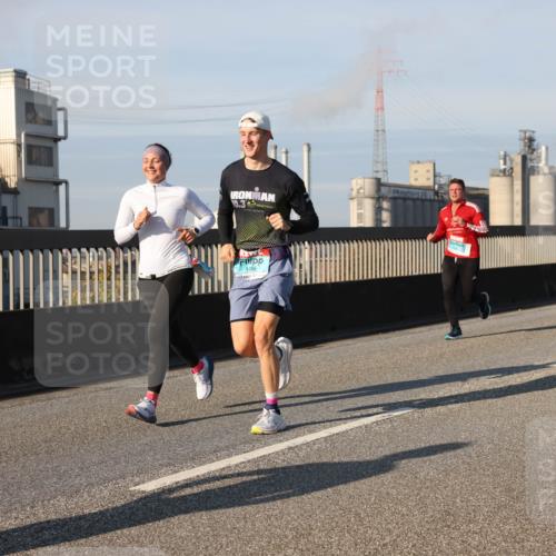 03.10.2025 - Köhlbrandbrückenlauf Lena Gebhardt http://msf.ph/oto/9132409 03.10.2025 09:50:26 Position 2 10, 3 meine-sportfotos.de