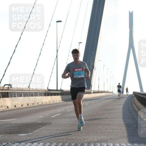 03.10.2025 - Köhlbrandbrückenlauf Yannick Fuchs http://msf.ph/oto/9132410 03.10.2025 08:17:52 Position 1 3782 meine-sportfotos.de