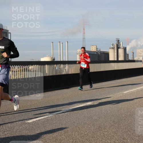 03.10.2025 - Köhlbrandbrückenlauf Lena Gebhardt http://msf.ph/oto/9132436 03.10.2025 09:50:27 Position 2 10, 3, 1486 meine-sportfotos.de