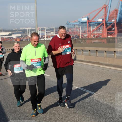 03.10.2025 - Köhlbrandbrückenlauf Yannick Fuchs http://msf.ph/oto/9132448 03.10.2025 09:04:32 Position 2 2753, 2480, 3349 meine-sportfotos.de