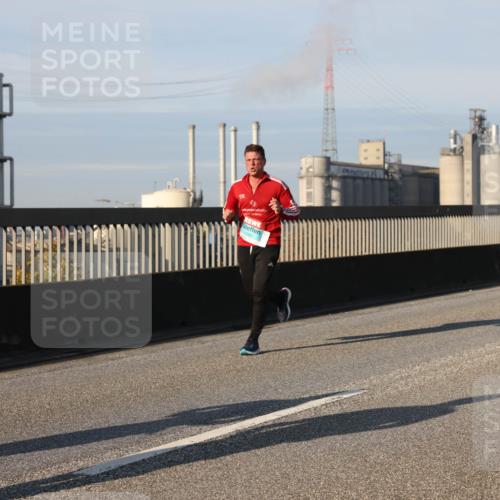 03.10.2025 - Köhlbrandbrückenlauf Lena Gebhardt http://msf.ph/oto/9132460 03.10.2025 09:50:27 Position 2  meine-sportfotos.de