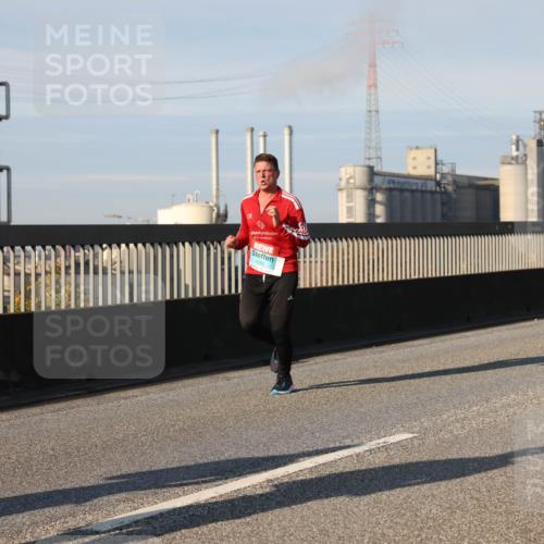 03.10.2025 - Köhlbrandbrückenlauf Lena Gebhardt http://msf.ph/oto/9132470 03.10.2025 09:50:27 Position 2  meine-sportfotos.de