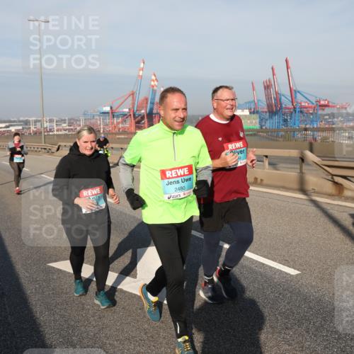 03.10.2025 - Köhlbrandbrückenlauf Yannick Fuchs http://msf.ph/oto/9132477 03.10.2025 09:04:35 Position 2 2480 meine-sportfotos.de