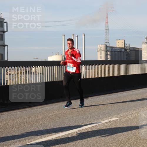 03.10.2025 - Köhlbrandbrückenlauf Lena Gebhardt http://msf.ph/oto/9132478 03.10.2025 09:50:27 Position 2 1066 meine-sportfotos.de