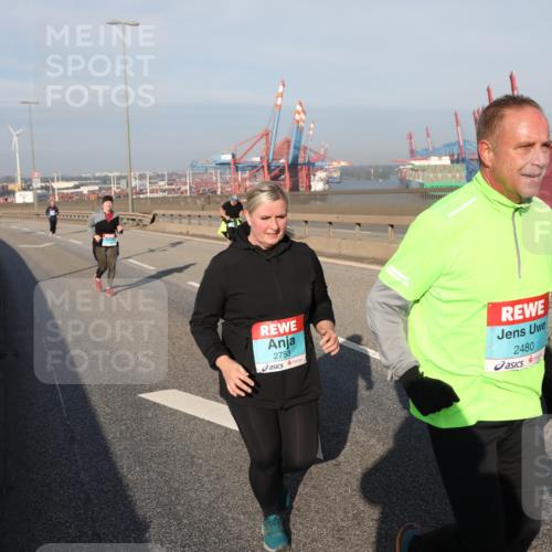 03.10.2025 - Köhlbrandbrückenlauf Yannick Fuchs http://msf.ph/oto/9132482 03.10.2025 09:04:35 Position 2 2753, 2480, 3349 meine-sportfotos.de