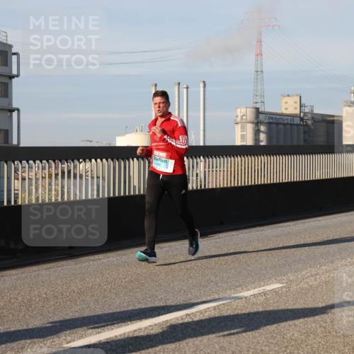03.10.2025 - Köhlbrandbrückenlauf Lena Gebhardt http://msf.ph/oto/9132484 03.10.2025 09:50:28 Position 2  meine-sportfotos.de