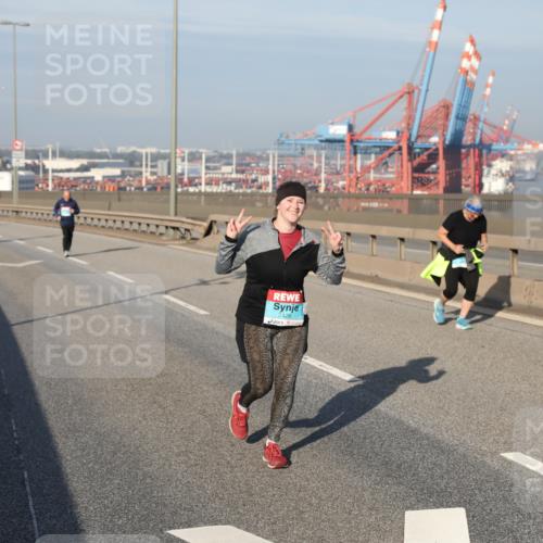 03.10.2025 - Köhlbrandbrückenlauf Yannick Fuchs http://msf.ph/oto/9132495 03.10.2025 09:04:38 Position 2 2426 meine-sportfotos.de