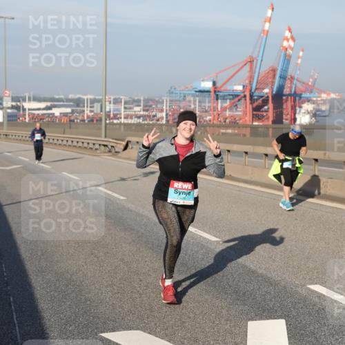 03.10.2025 - Köhlbrandbrückenlauf Yannick Fuchs http://msf.ph/oto/9132500 03.10.2025 09:04:38 Position 2 2426 meine-sportfotos.de