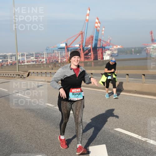 03.10.2025 - Köhlbrandbrückenlauf Yannick Fuchs http://msf.ph/oto/9132506 03.10.2025 09:04:38 Position 2 2426 meine-sportfotos.de