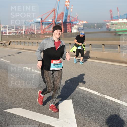 03.10.2025 - Köhlbrandbrückenlauf Yannick Fuchs http://msf.ph/oto/9132517 03.10.2025 09:04:38 Position 2 2426 meine-sportfotos.de