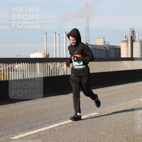 03.10.2025 - Köhlbrandbrückenlauf Lena Gebhardt http://msf.ph/oto/9132602 03.10.2025 09:50:30 Position 2  meine-sportfotos.de