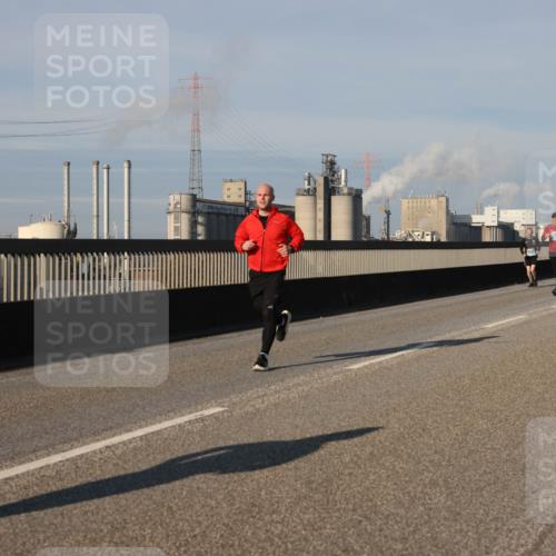 03.10.2025 - Köhlbrandbrückenlauf Lena Gebhardt http://msf.ph/oto/9132635 03.10.2025 09:50:32 Position 2  meine-sportfotos.de