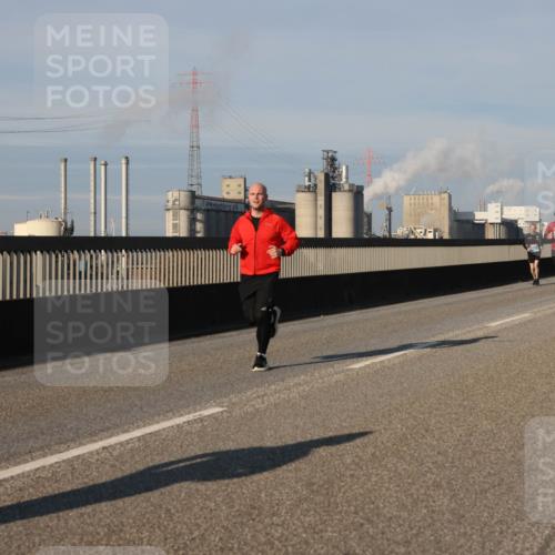 03.10.2025 - Köhlbrandbrückenlauf Lena Gebhardt http://msf.ph/oto/9132640 03.10.2025 09:50:32 Position 2  meine-sportfotos.de