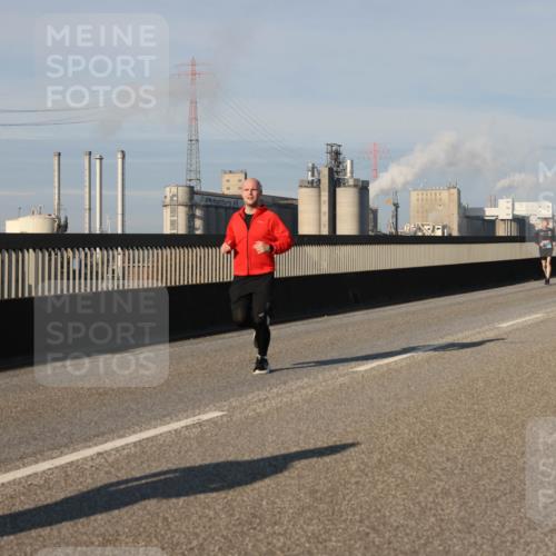 03.10.2025 - Köhlbrandbrückenlauf Lena Gebhardt http://msf.ph/oto/9132643 03.10.2025 09:50:32 Position 2  meine-sportfotos.de