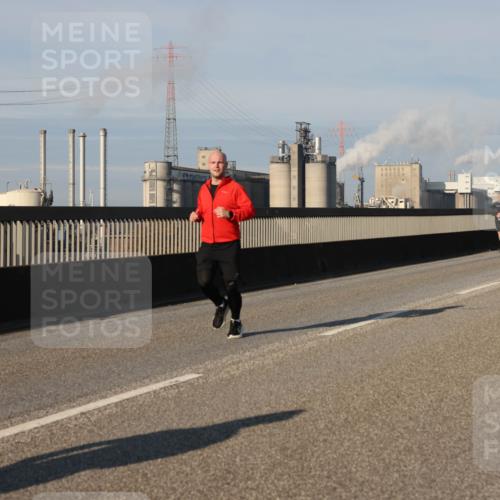 03.10.2025 - Köhlbrandbrückenlauf Lena Gebhardt http://msf.ph/oto/9132649 03.10.2025 09:50:32 Position 2  meine-sportfotos.de