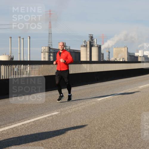 03.10.2025 - Köhlbrandbrückenlauf Lena Gebhardt http://msf.ph/oto/9132653 03.10.2025 09:50:32 Position 2  meine-sportfotos.de