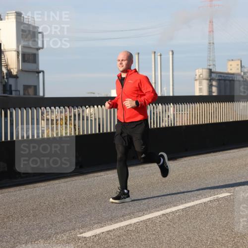 03.10.2025 - Köhlbrandbrückenlauf Lena Gebhardt http://msf.ph/oto/9132679 03.10.2025 09:50:33 Position 2  meine-sportfotos.de