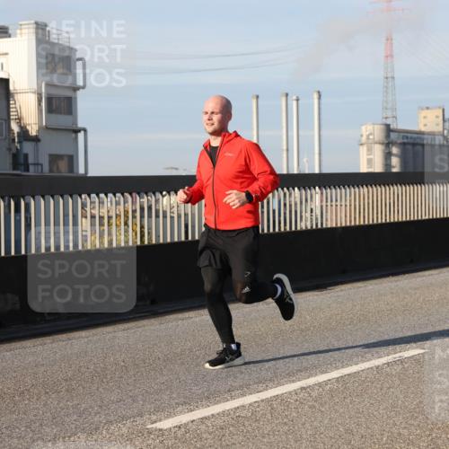 03.10.2025 - Köhlbrandbrückenlauf Lena Gebhardt http://msf.ph/oto/9132681 03.10.2025 09:50:33 Position 2  meine-sportfotos.de
