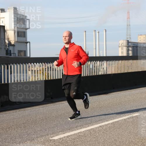 03.10.2025 - Köhlbrandbrückenlauf Lena Gebhardt http://msf.ph/oto/9132685 03.10.2025 09:50:33 Position 2  meine-sportfotos.de
