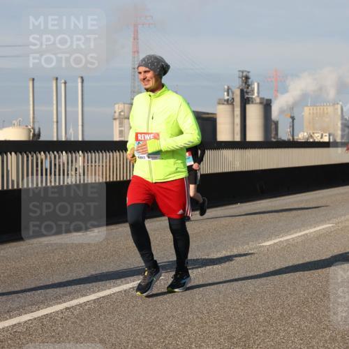 03.10.2025 - Köhlbrandbrückenlauf Lena Gebhardt http://msf.ph/oto/9132737 03.10.2025 09:50:38 Position 2  meine-sportfotos.de