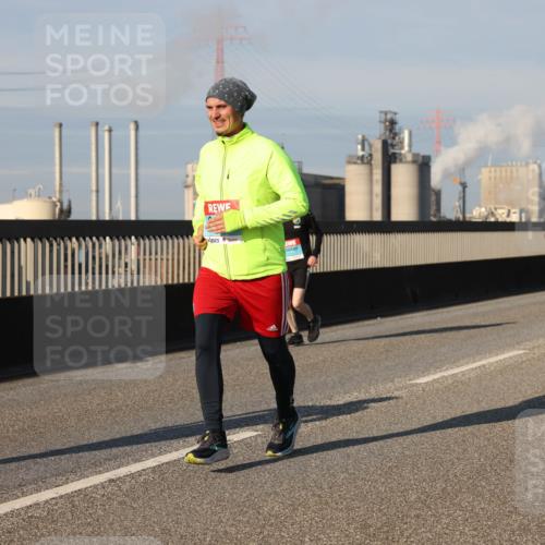 03.10.2025 - Köhlbrandbrückenlauf Lena Gebhardt http://msf.ph/oto/9132741 03.10.2025 09:50:38 Position 2  meine-sportfotos.de