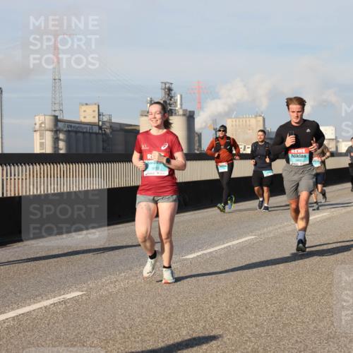 03.10.2025 - Köhlbrandbrückenlauf Lena Gebhardt http://msf.ph/oto/9132772 03.10.2025 09:50:40 Position 2 1410, 1402 meine-sportfotos.de