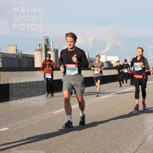 03.10.2025 - Köhlbrandbrückenlauf Lena Gebhardt http://msf.ph/oto/9132789 03.10.2025 09:50:41 Position 2 1402 meine-sportfotos.de