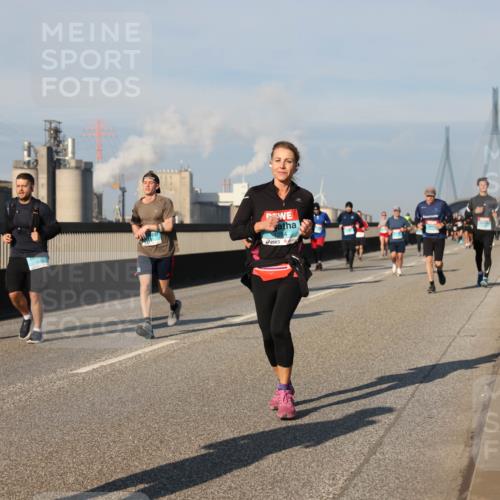 03.10.2025 - Köhlbrandbrückenlauf Lena Gebhardt http://msf.ph/oto/9132809 03.10.2025 09:50:42 Position 2  meine-sportfotos.de