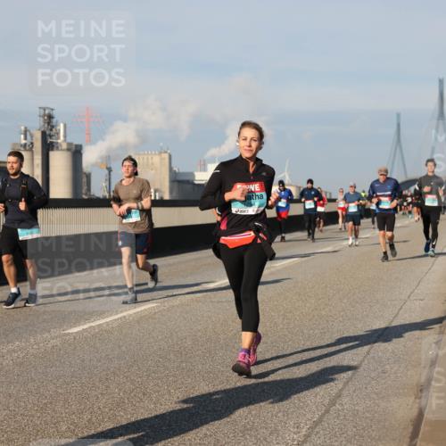 03.10.2025 - Köhlbrandbrückenlauf Lena Gebhardt http://msf.ph/oto/9132811 03.10.2025 09:50:42 Position 2 3, 1294 meine-sportfotos.de