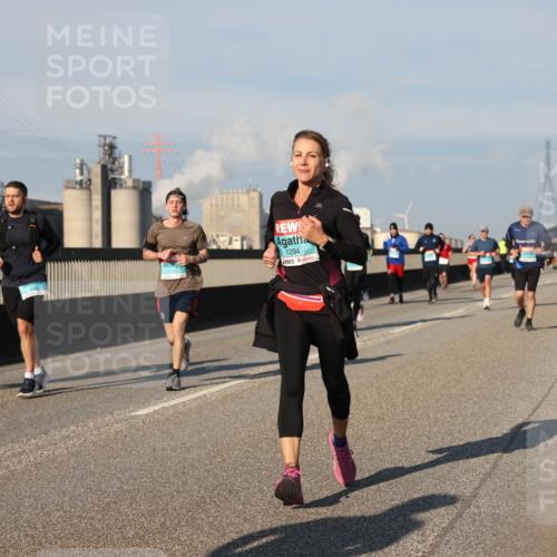03.10.2025 - Köhlbrandbrückenlauf Lena Gebhardt http://msf.ph/oto/9132822 03.10.2025 09:50:42 Position 2 1294 meine-sportfotos.de