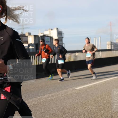 03.10.2025 - Köhlbrandbrückenlauf Lena Gebhardt http://msf.ph/oto/9132846 03.10.2025 09:50:44 Position 2 129 meine-sportfotos.de
