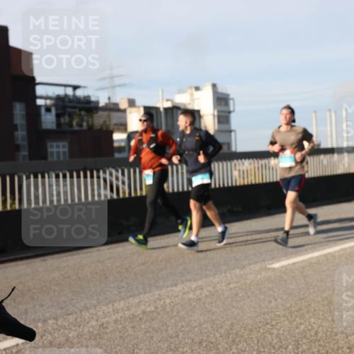 03.10.2025 - Köhlbrandbrückenlauf Lena Gebhardt http://msf.ph/oto/9132852 03.10.2025 09:50:45 Position 2  meine-sportfotos.de
