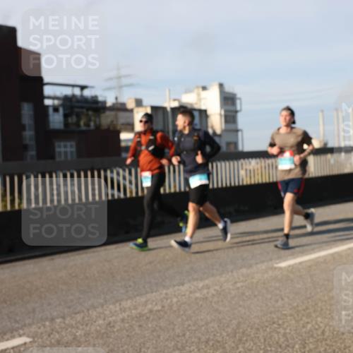 03.10.2025 - Köhlbrandbrückenlauf Lena Gebhardt http://msf.ph/oto/9132855 03.10.2025 09:50:45 Position 2  meine-sportfotos.de