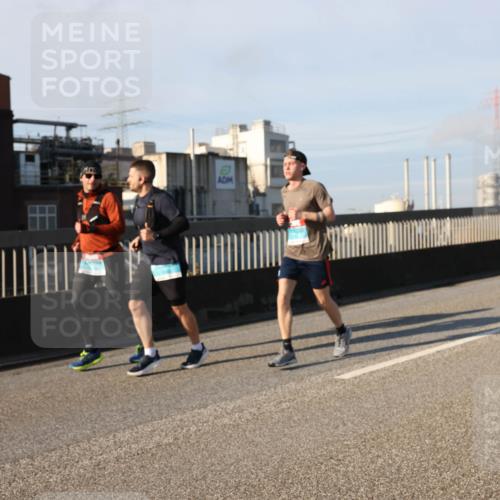 03.10.2025 - Köhlbrandbrückenlauf Lena Gebhardt http://msf.ph/oto/9132866 03.10.2025 09:50:45 Position 2  meine-sportfotos.de