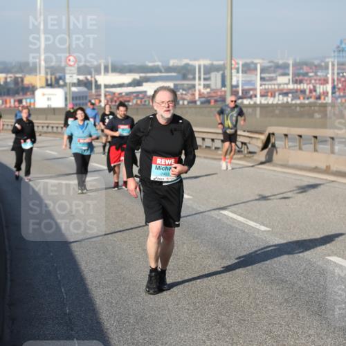 03.10.2025 - Köhlbrandbrückenlauf Yannick Fuchs http://msf.ph/oto/9132878 03.10.2025 09:05:16 Position 2 2483 meine-sportfotos.de