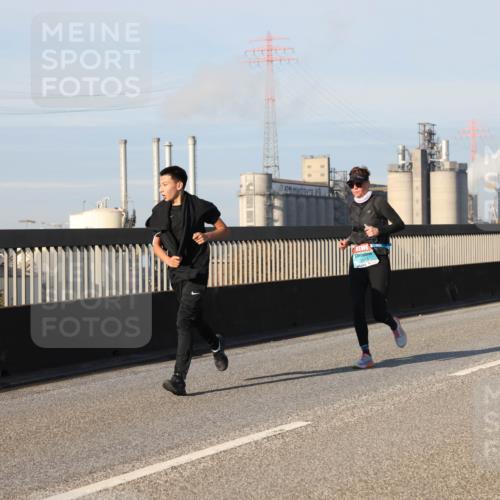 03.10.2025 - Köhlbrandbrückenlauf Lena Gebhardt http://msf.ph/oto/9132885 03.10.2025 09:50:46 Position 2 2814 meine-sportfotos.de